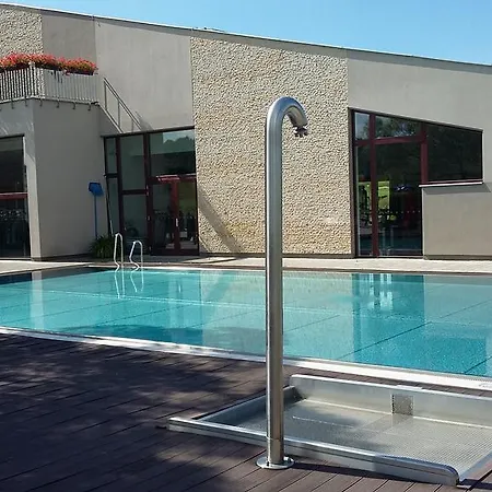 فندق Golf Club بيرون