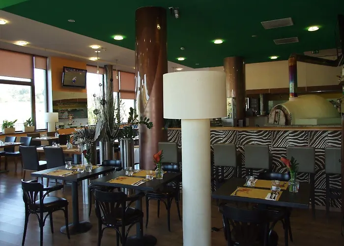 فندق Golf Club بيرون