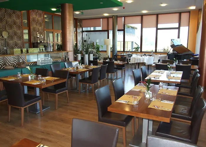 Golf Club بيرون